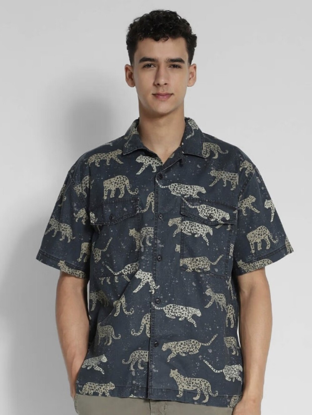AE American Eagle Men's Gray 24/7 Poolside Stretch Cheetah Shirt XS